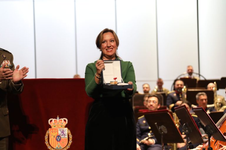 ROSA DÁVILA RECONOCIMIENTO CASA REAL 001