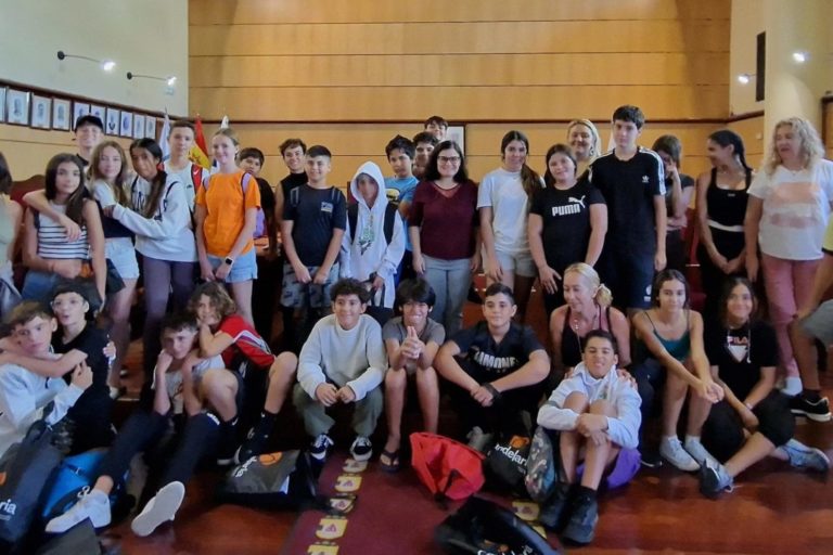 visita-del-campamento-juvenil-al-Ayuntamiento
