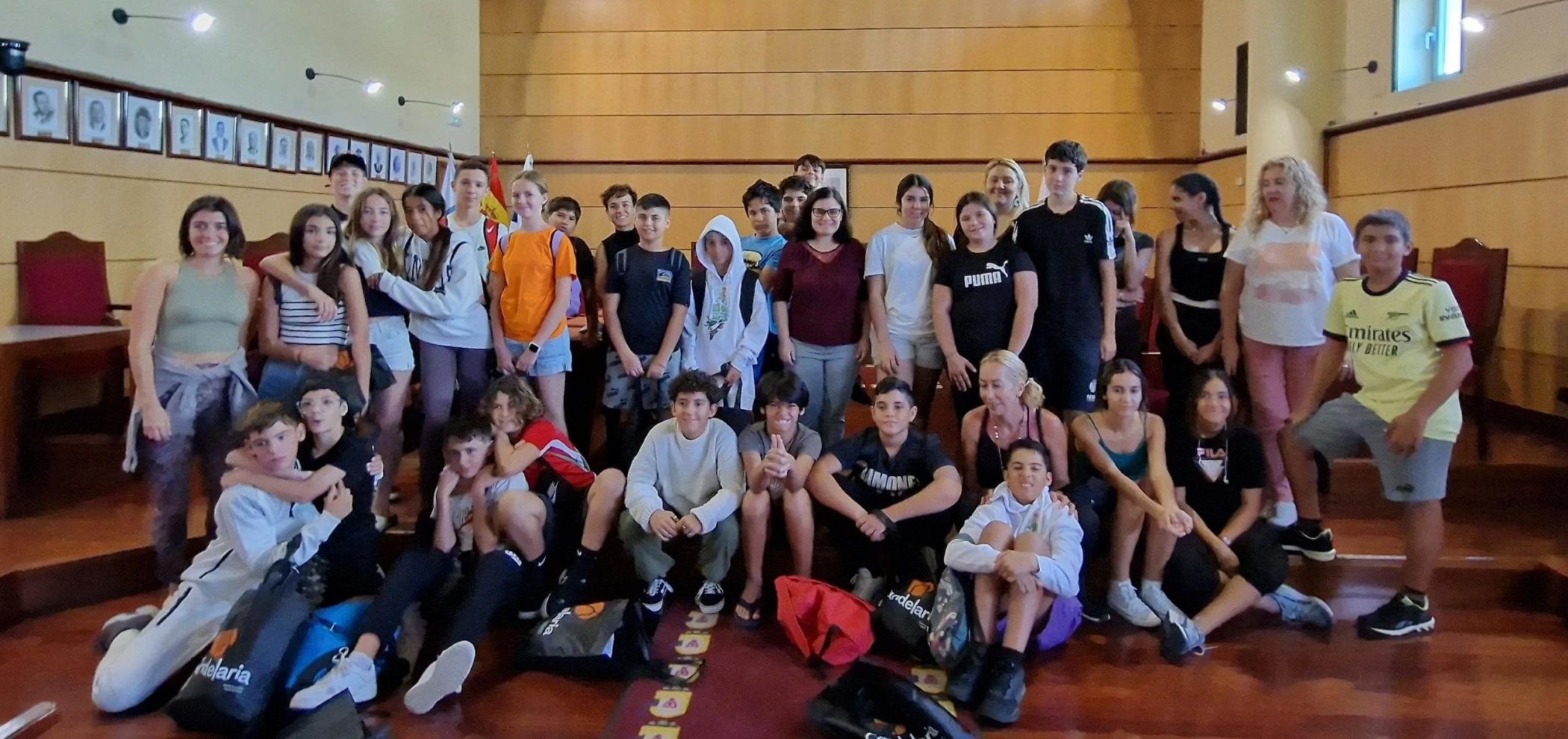 visita-del-campamento-juvenil-al-Ayuntamiento