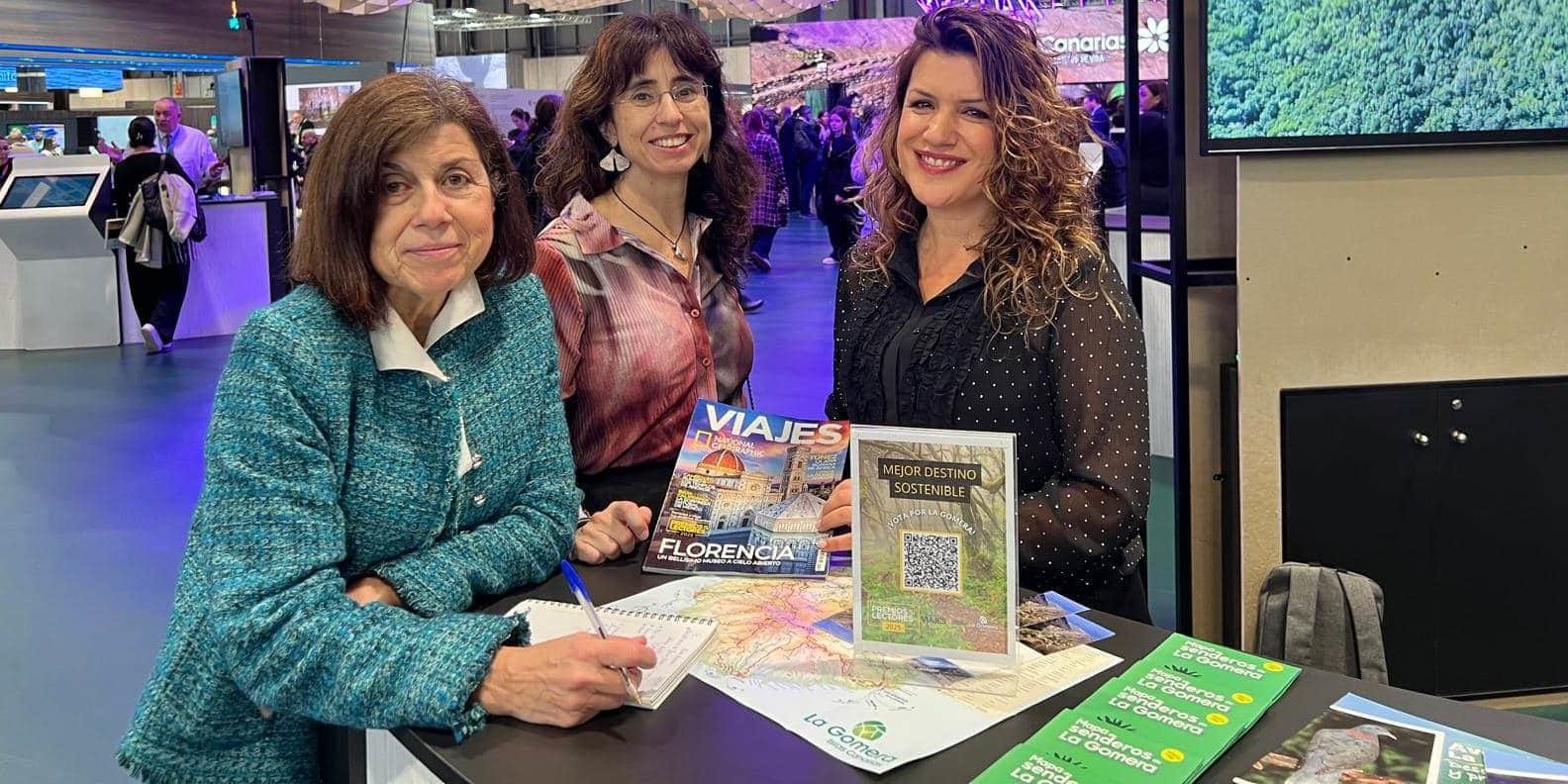 240125 La consejera insular de Turismo, María Isabel Méndez, junto a representantes de la revista Viajes de National Geographic