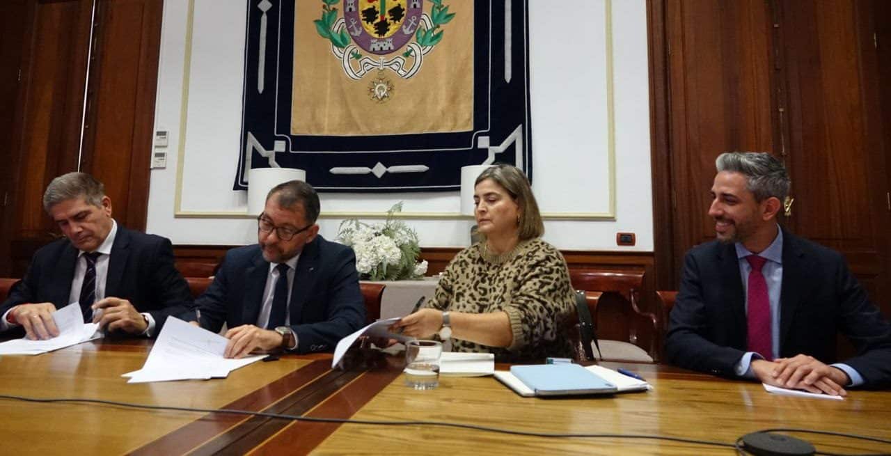 250120 Firma acuerdo con TVE y RTVC para el Carnaval