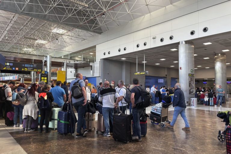 Colapso en el aeropuerto de Tenerife Sur