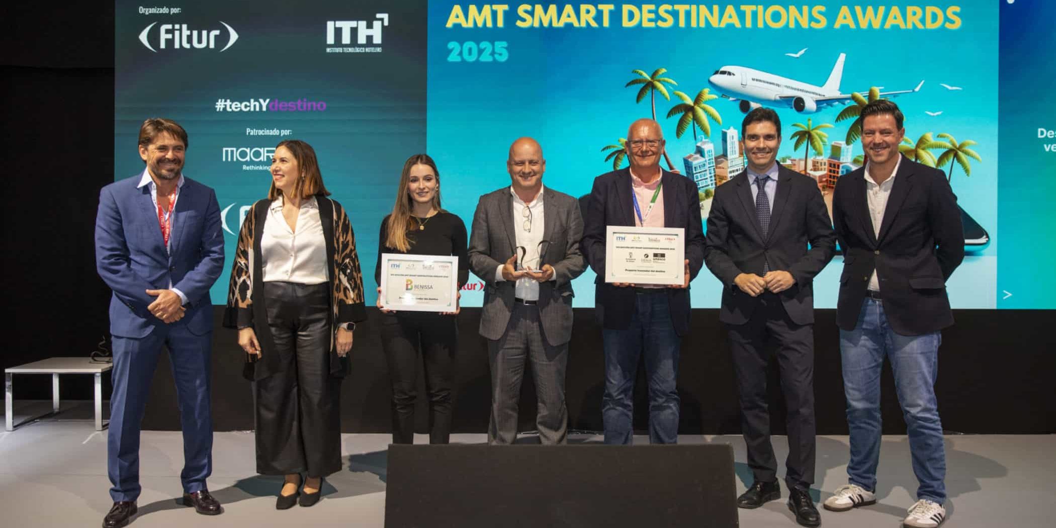 DATALAB premio Smart Destinations. FOto familia