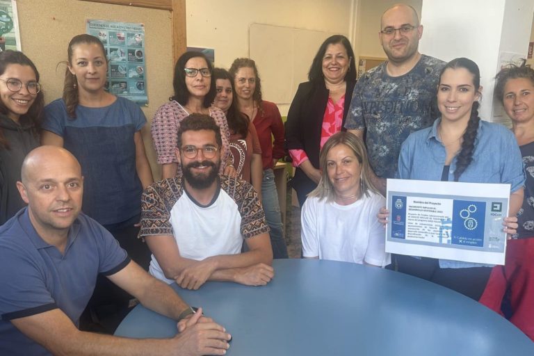 FOTO del concejal Eduardo Dávila junto a algunos de los integrantes del PROYECTO TACORONTE IMPULSO AL DESARROLLO SOSTENIBLE, clausurado el pasado año.
