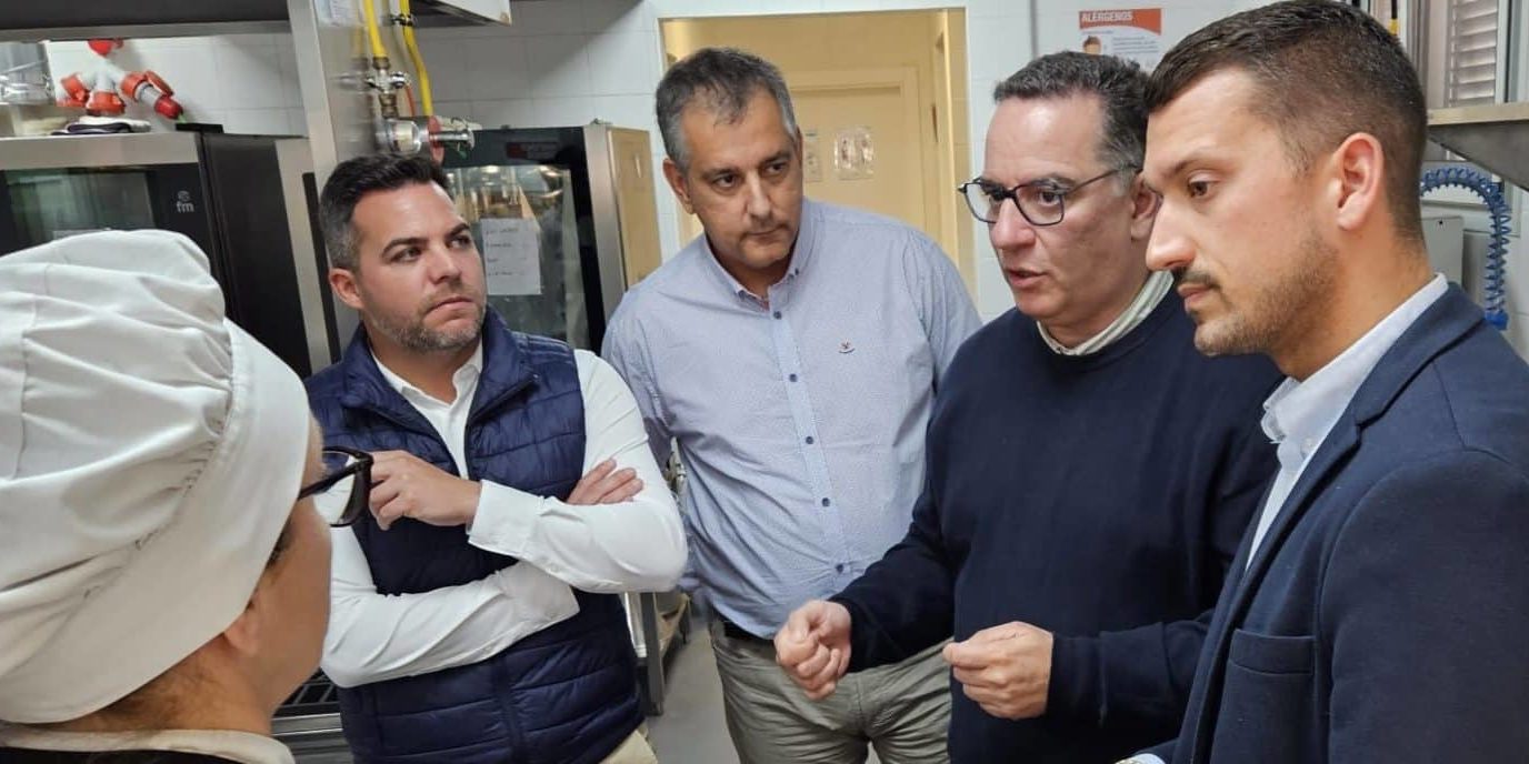 FOTO. Poli Suárez visita el CEIP La Destila (1)
