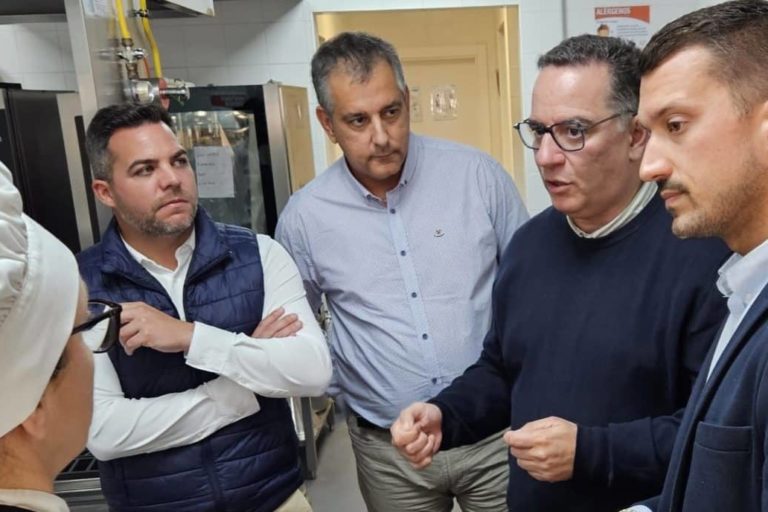 FOTO. Poli Suárez visita el CEIP La Destila (1)