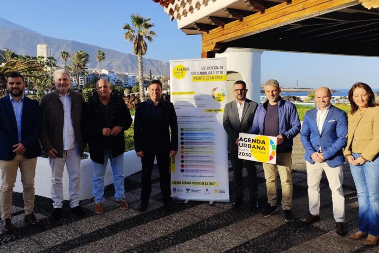 Foto de familia de los ponentes de las jornadas sobre Agenda Urbana