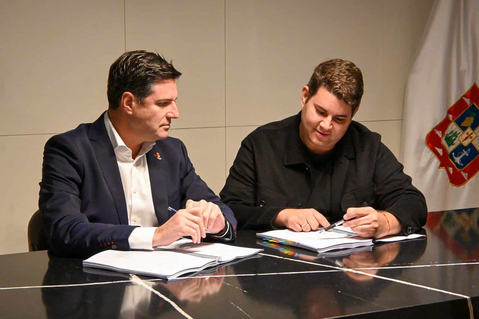 Foto del alcalde Emilio Navarro y del concejal de Hacienda Sergio Mendoza