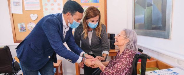 Lope Afonso y Águeda Fumerro durante una visita