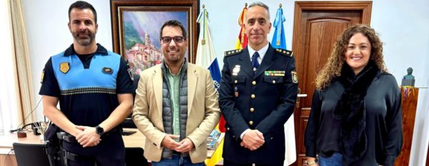 040225 Visita comisario jefe de la Comisar�a Puerto Cruz Realejos Polic�a Nacional
