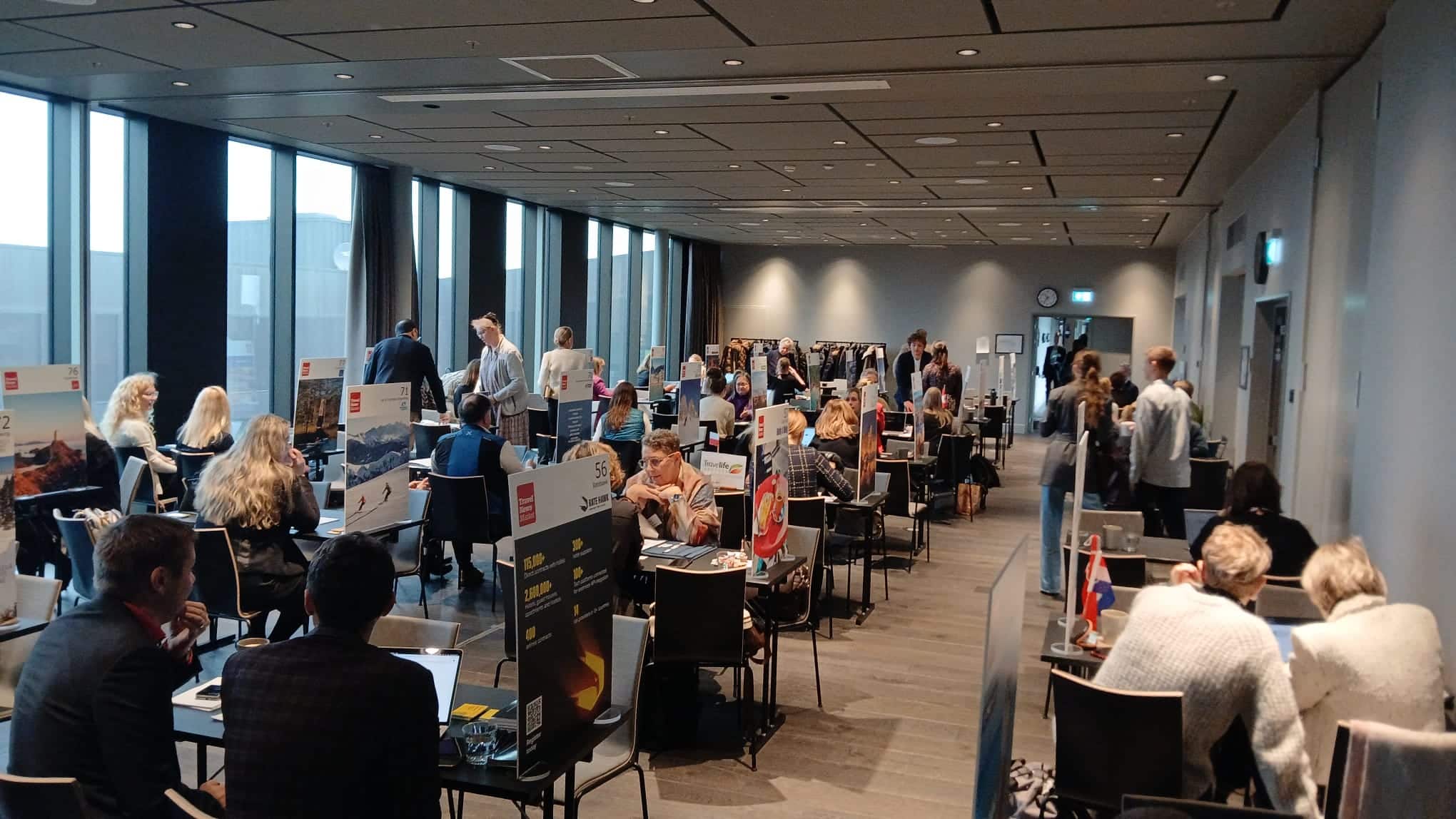 050225 Travel News Market de Copenhague