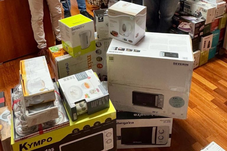 250225 Electrodom�sticos parroquias campa�a solidaridad con Valencia
