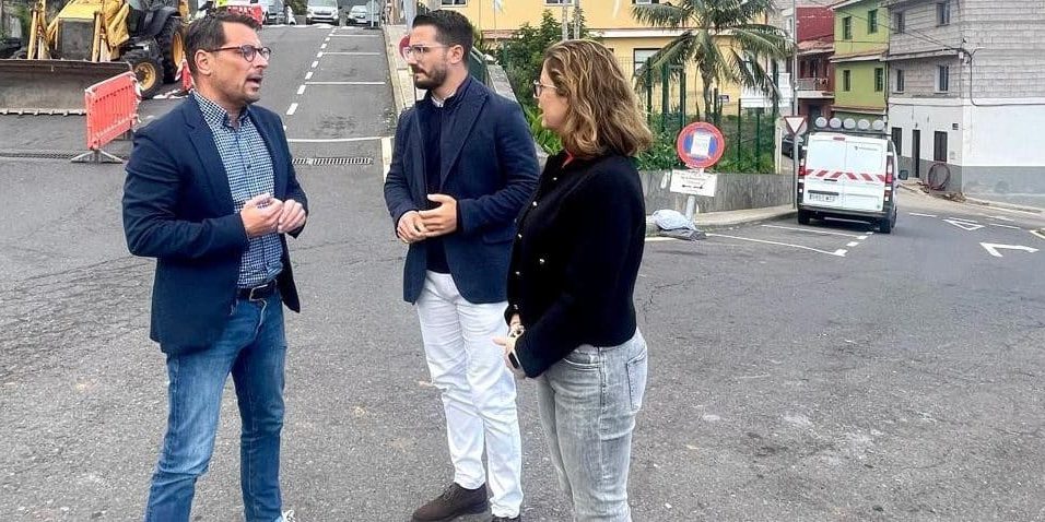 310125 Visita obra Plan de Barrios reparaci�n hundimiento y acerado Calle Los Berros