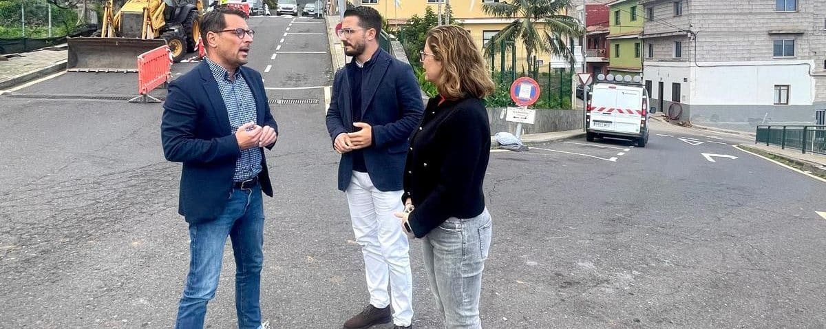 310125 Visita obra Plan de Barrios reparaci�n hundimiento y acerado Calle Los Berros