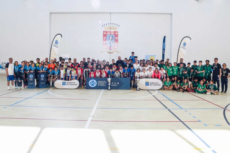 FOTO. Imágenes de la fase previa occidental de los Campeonatos de Canarias en Edad Escolar de fútbol sala, celebrados en La Gomera (1)