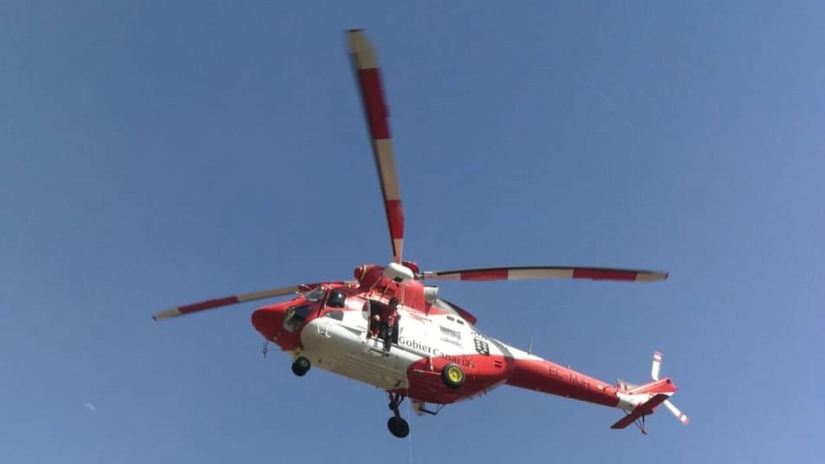 HELICÓPTERO DEL GES ASISTE A UNA SENDERISTA HERIDA EN LA PALMA 6-2-25