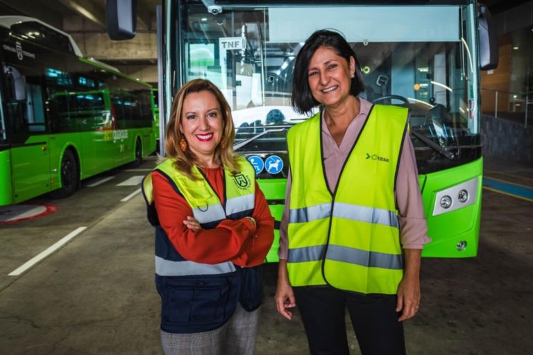 LA-PRESIDENTA-ROSA-DAVILA-Y-LA-CONSEJERA-DE-MOVILIDAD-EULALIA-GARCIA-1200×801