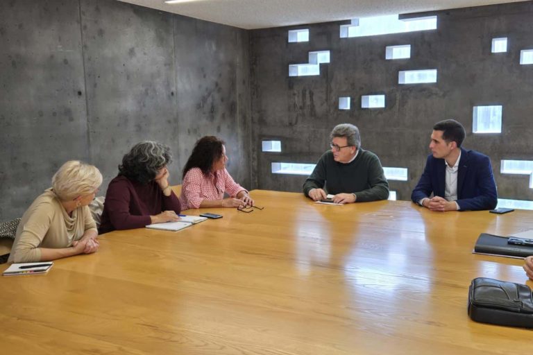 Reunión Cine Unión Tejina en el TEA 2