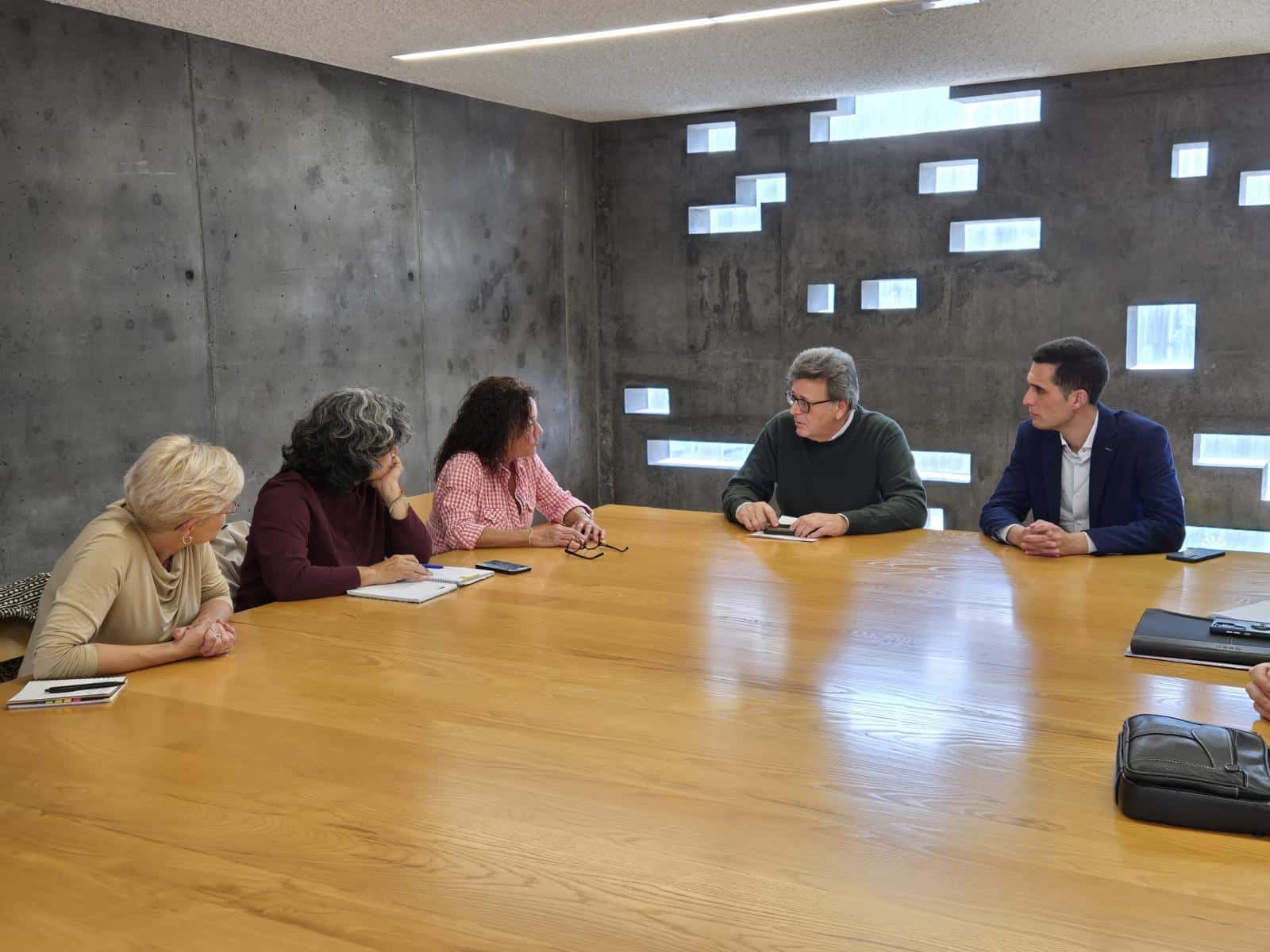 Reunión Cine Unión Tejina en el TEA 2
