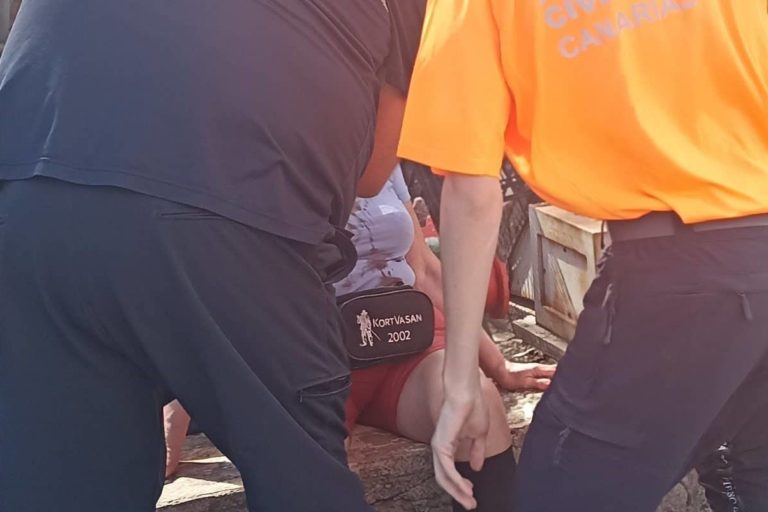 SENDERISTA HERIDA AL SUFRIR UNA CAÍDA EN SAN SEBASTIÁN DE LA GOMERA1 3-1-25