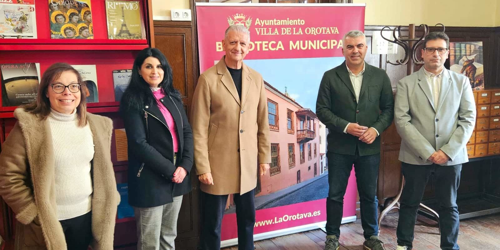 presentación, alcalde y concejal al centro, y trabajadores del centro