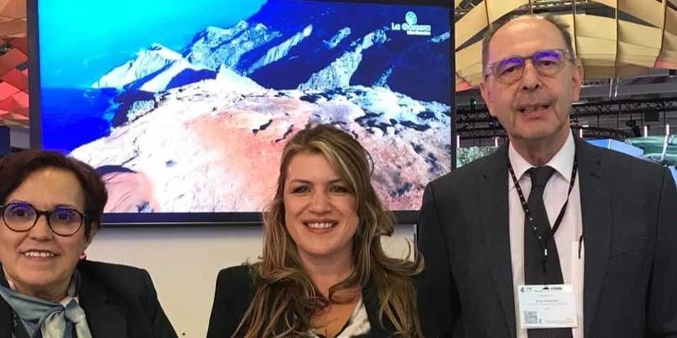 060325 La consejera insular de Turismo, María Isabel Méndez, junto al personal de información turística desplazado hasta la ITB de Berlín