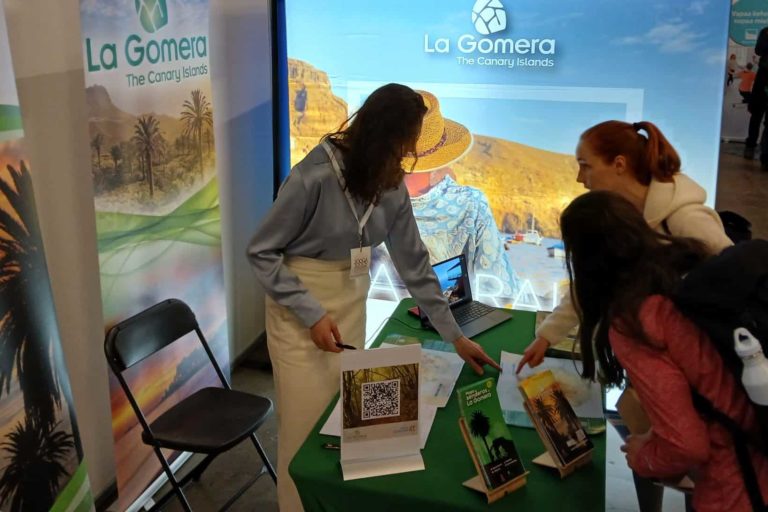 110325 Stand de La Gomera en el Festival de Yoga de Helsinki 2025
