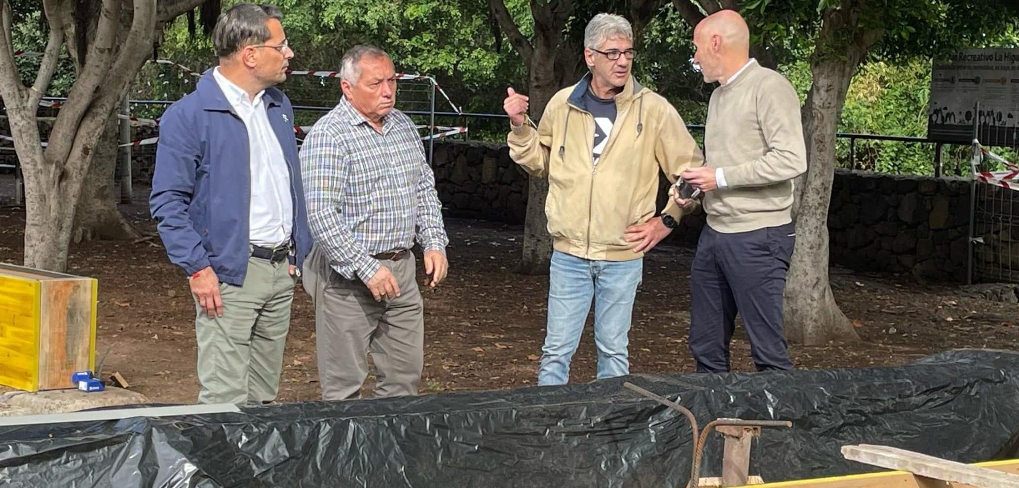 110325 Sustituci�n de mesas en �rea recreativa La Higuerita (1)