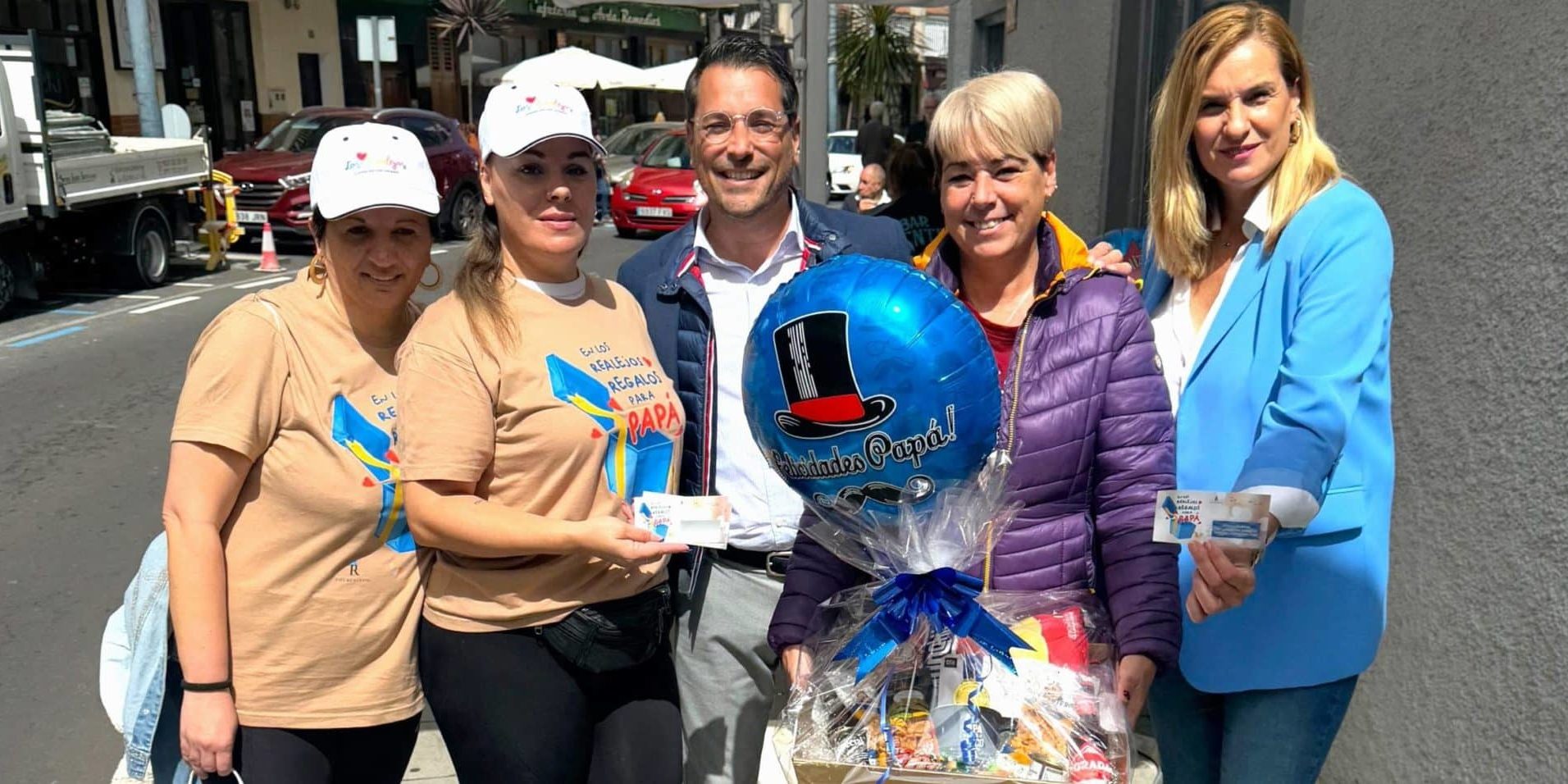 130325 Entrega cestas sorteo campa�a rasca y gana D�a del Padre 2025 Comercio