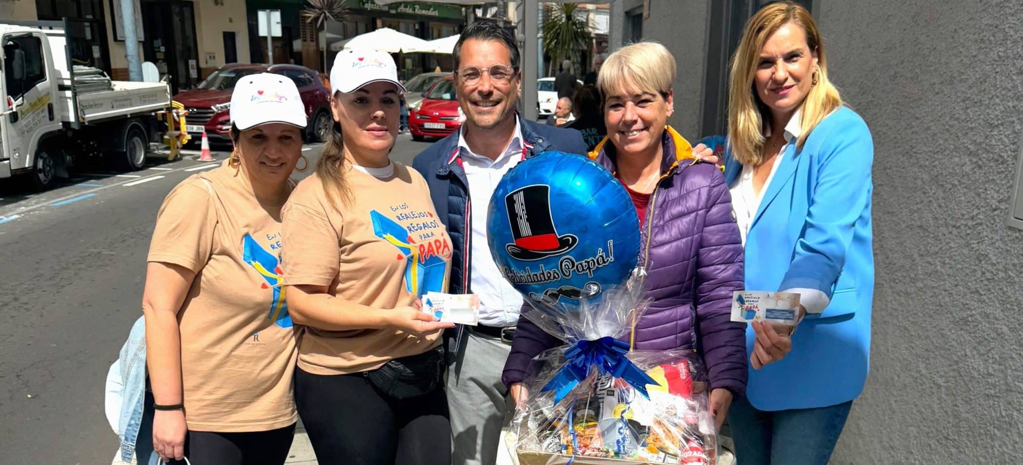 130325 Entrega cestas sorteo campa�a rasca y gana D�a del Padre 2025 Comercio