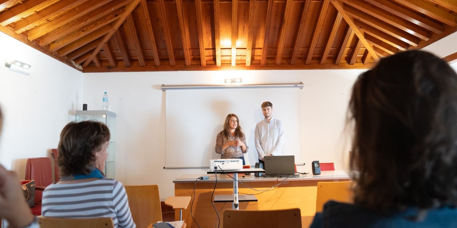 190325 La consejera insular de Turismo, María Isabel Méndez, durante una de las formaciones a gestores y propietarios de alojamientos turísticos en La Gomera