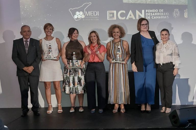 24-07-02_PREMIOS_ESTAMOS_CON_ELLAS_011-1-1200×900 (1)
