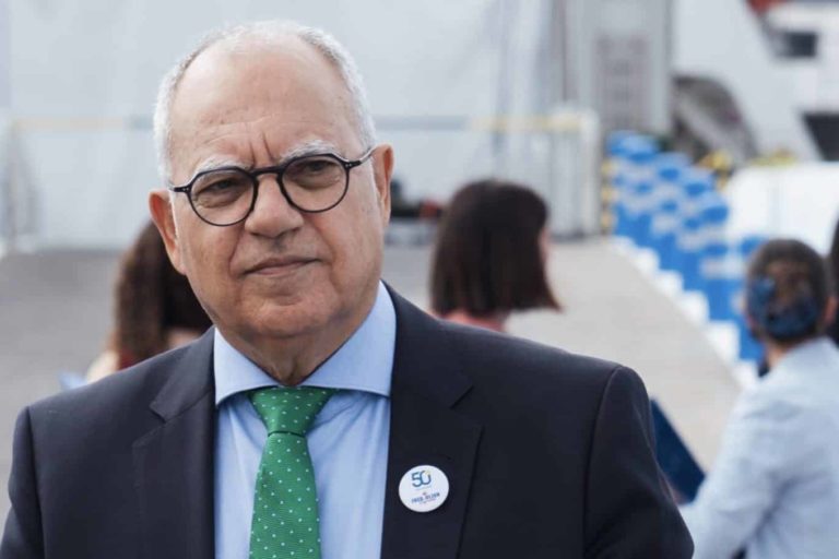 Casimiro Curbelo en el Puerto de Los Cristianos