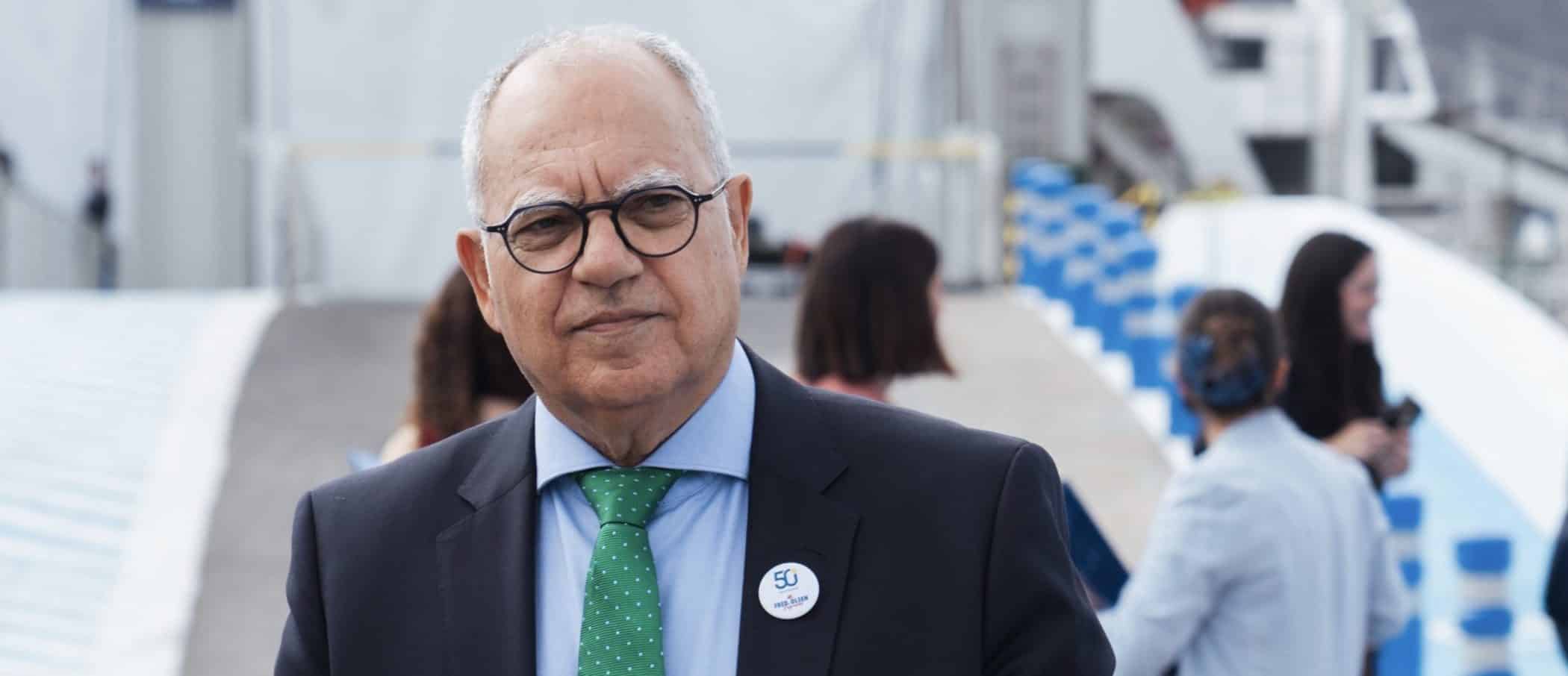 Casimiro Curbelo en el Puerto de Los Cristianos