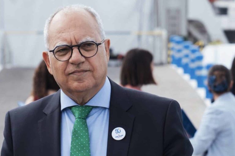 Casimiro Curbelo en el Puerto de Los Cristianos