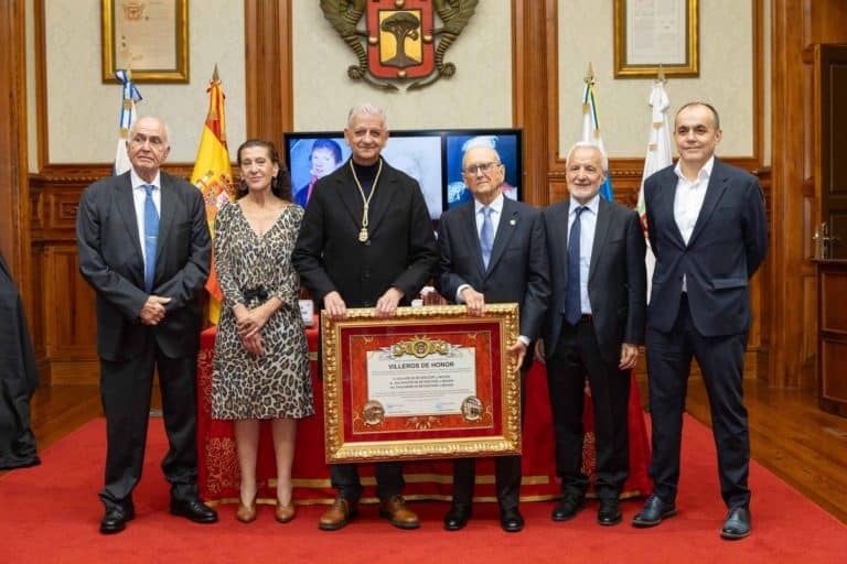 De izq a dcha. Isidoro Sánchez, Milagros Luis, Linares, Juan Cullen, Rufino y Antonio