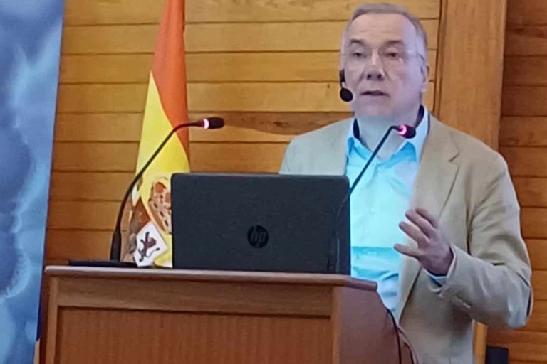 EL HUC OFRECE UNA PONENCIA SOBRE INNOVACIÓN EN SALUD 6-3-25