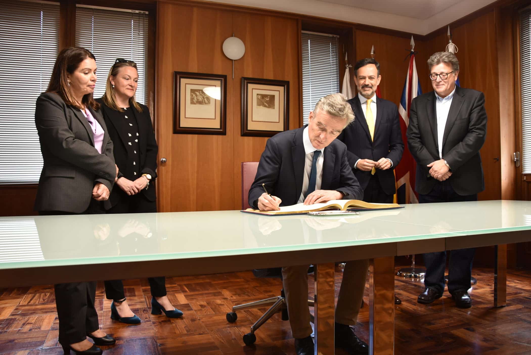Embajador Británico en el Cabildo 1