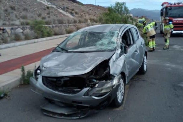 HOMBRE HERIDO AL VOLCAR SU VEHÍCULO EN SANTA CRUZ 9-3-25