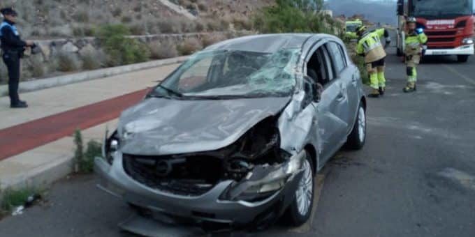 HOMBRE HERIDO AL VOLCAR SU VEHÍCULO EN SANTA CRUZ 9-3-25