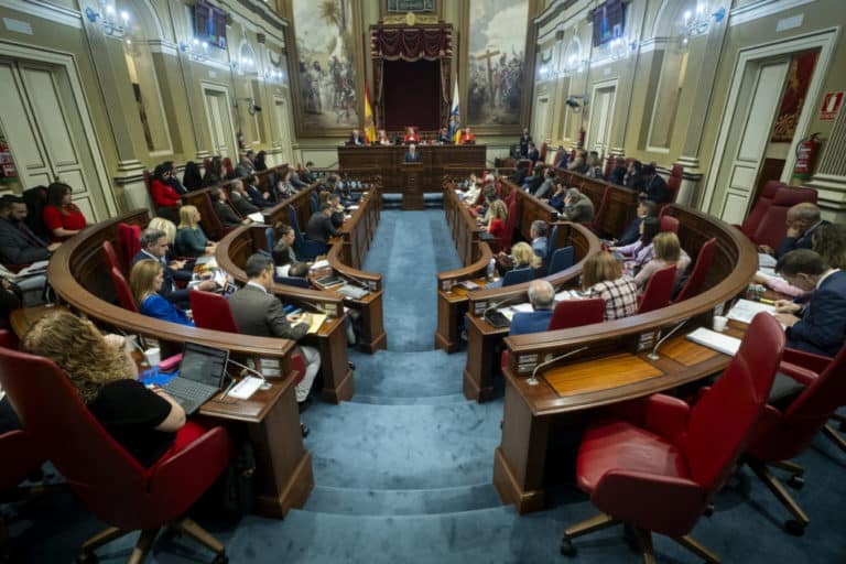 IMAGEN DEL HEMICICLO DEL PARLAMENTO DE CANARIAS 11-3-25