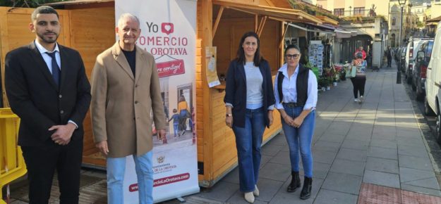 caseta en el puente. Visita alcalde y concejal comercio a la zona (1)