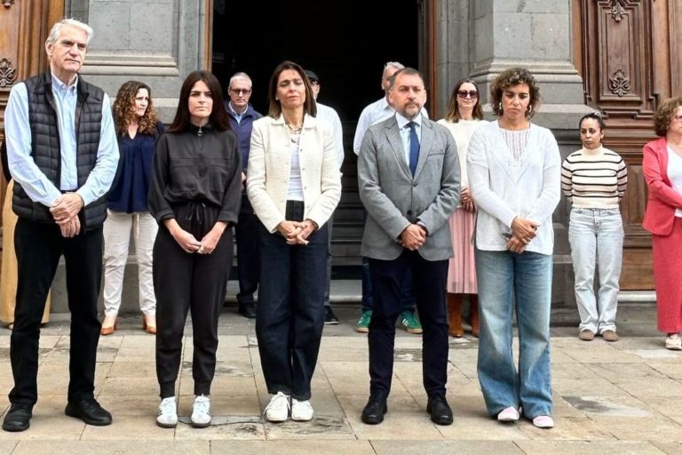 250411 Minuto de silencio (1)
