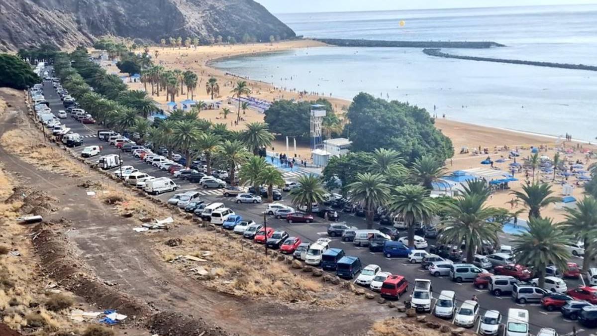 250417 Aparcamientos en la playa de Las Teresitas