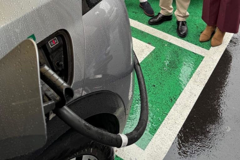290425 Presentaci�n estaciones de carga de veh�culos el�ctricos