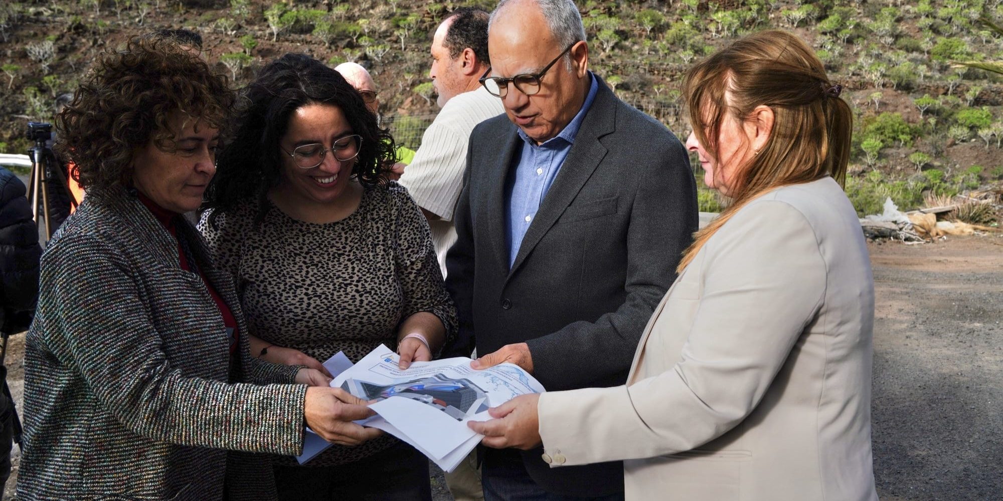 Casimiro Curbelo, Angélica Padilla, Cristina Ventura y Natividad Delgado en el inicio de las obras