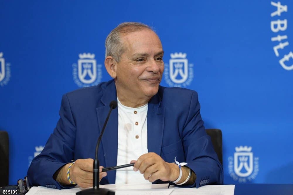 El consejero de Empleo y Formación del Cabildo de Tenerife, Efraín Medina