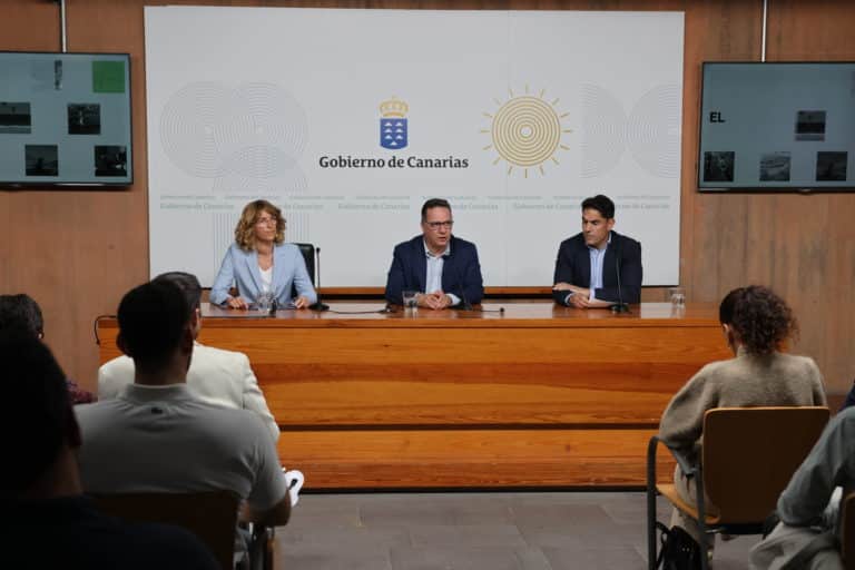FOTO. Poli Suárez en el encuentro profesional para la creación del clúster deportivo