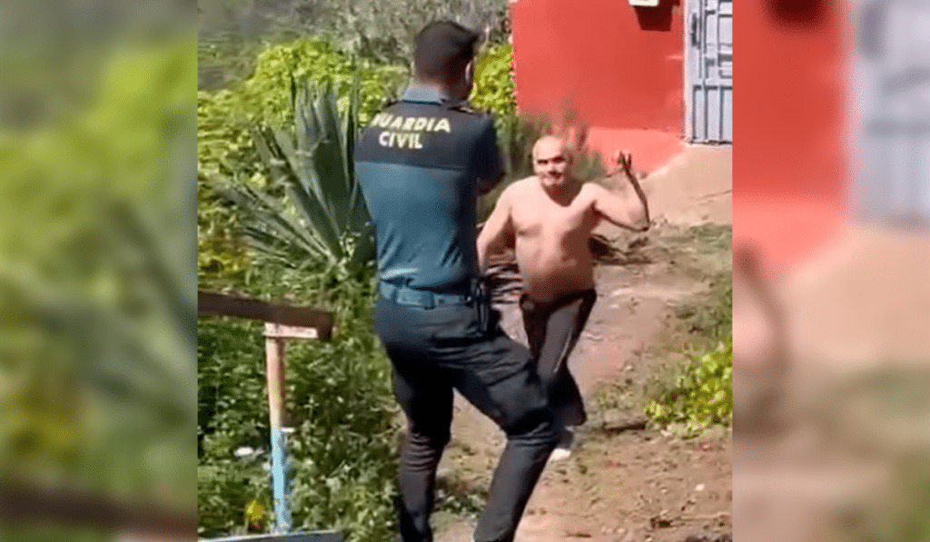 INDIVIDUO AMENAZA CON UN CUCHILLO A DOS GUARDIAS CIVILES 27-4-25