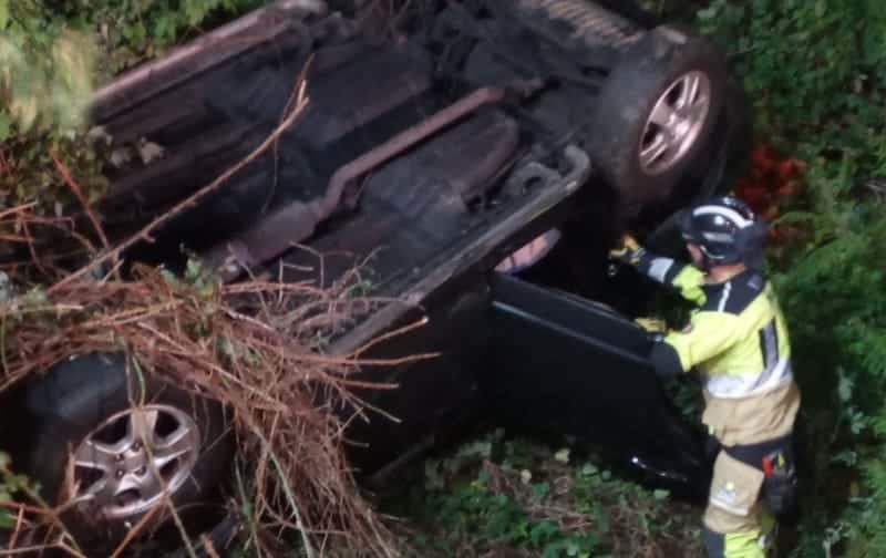 MUJER HERIDA AL SUFRIR UN VUELCO EN EL VEHÍCULO EN EL QUE CIRCULABA EN EL TANQUE 3-4-25